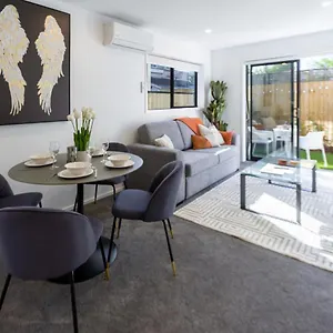  Apartment Awaits 2 Bed 2 Bath With Carpark